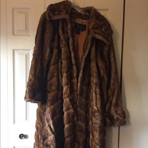 NWOT Jerry Lewis classic luxuries faux fur coat